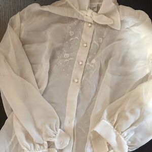 1950s Vintage Elegant White Sheer Blouse with Hand Detailed Embroidery